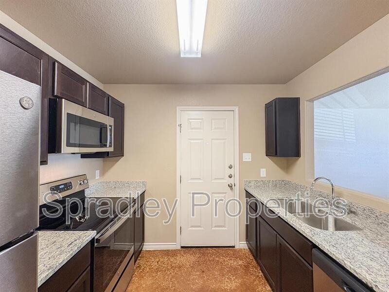 1004 Kerr Ct Apt B - Photo 4 of 13