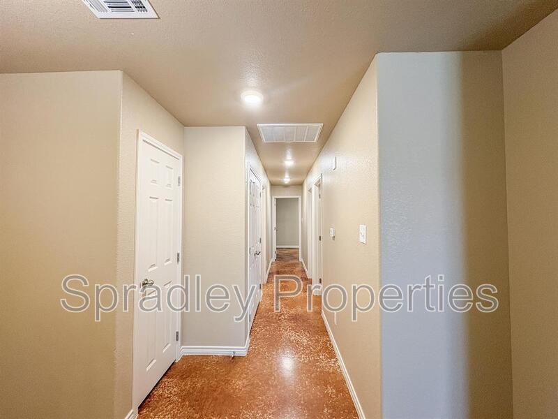 1004 Kerr Ct Apt B - Photo 5 of 13