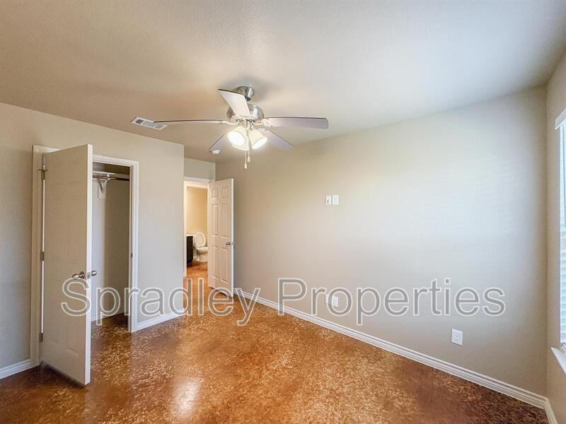 1004 Kerr Ct Apt B - Photo 6 of 13