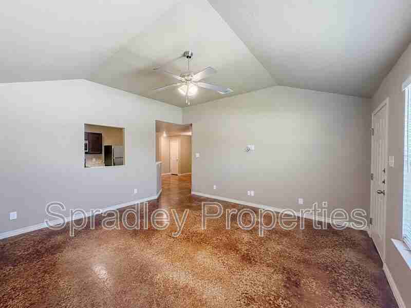 1004 Kerr Ct Apt A - Photo 2 of 14