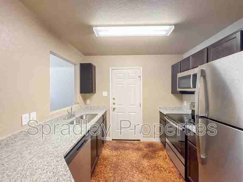 1004 Kerr Ct Apt A - Photo 5 of 14