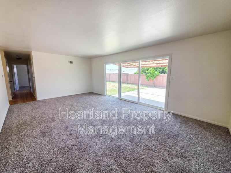 8725 Kelso St - Photo 2 of 9