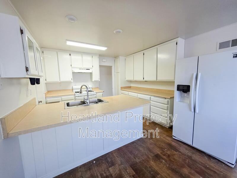 8725 Kelso St - Photo 3 of 9