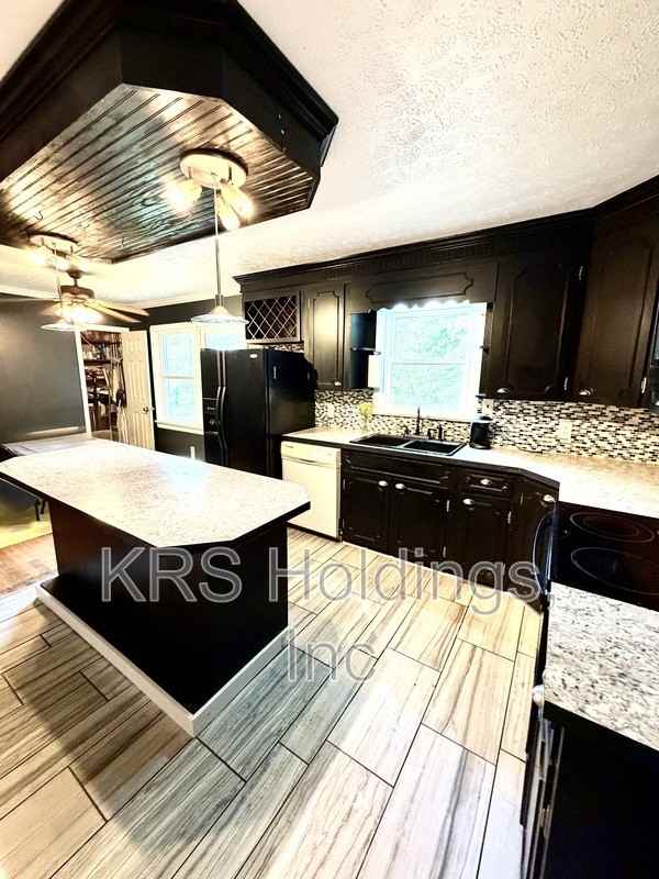 169 Rector Rd - Photo 3 of 7