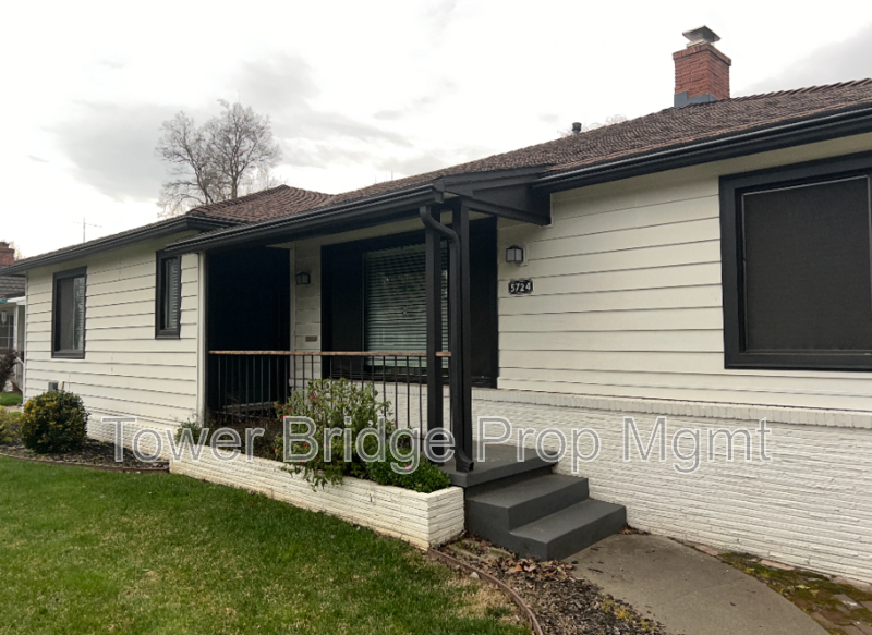 5724 Callister Ave - Photo 3 of 37