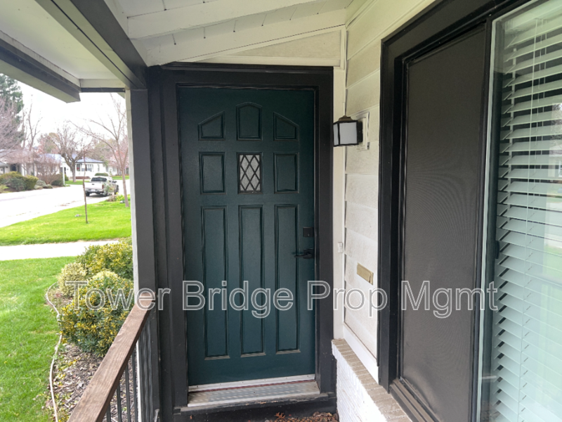 5724 Callister Ave - Photo 5 of 37