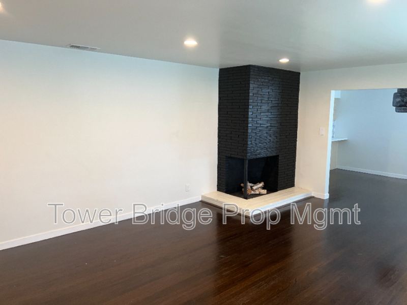 5724 Callister Ave - Photo 7 of 37