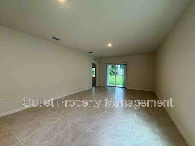 391 Pelham Park Dr - Photo 3 of 16