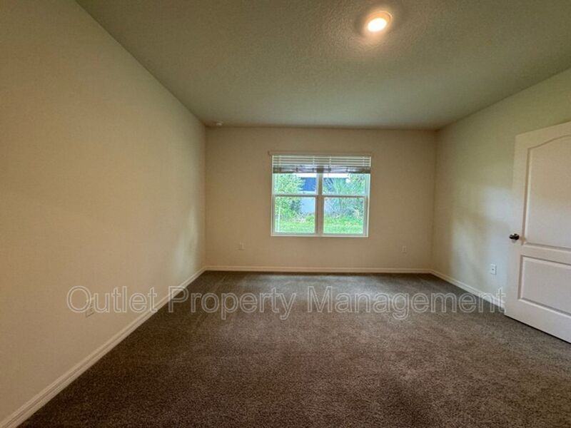 391 Pelham Park Dr - Photo 4 of 16