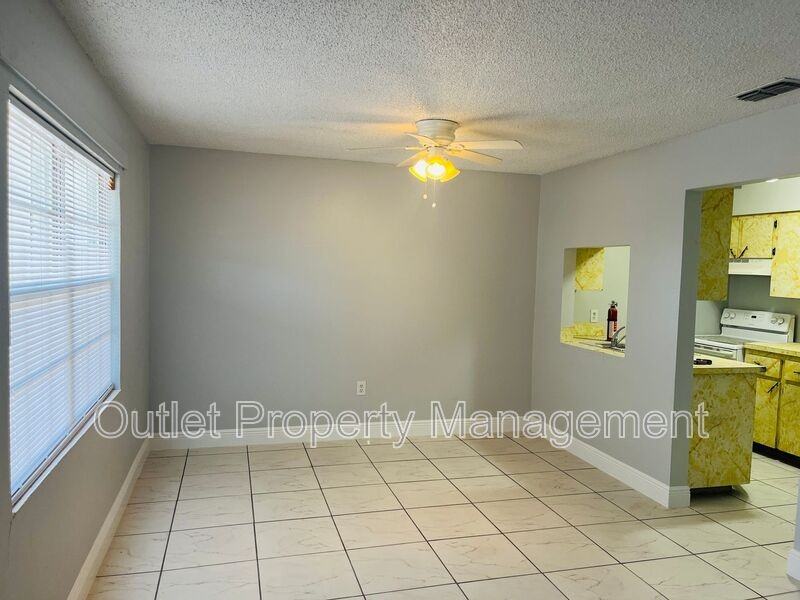 325 N 5th St #325-5 - Photo 3 of 10