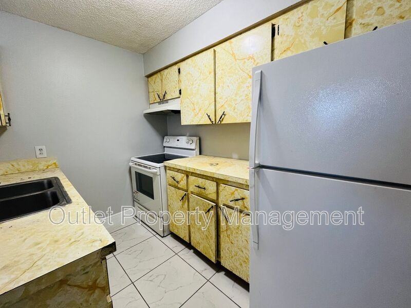 325 N 5th St #325-5 - Photo 5 of 10