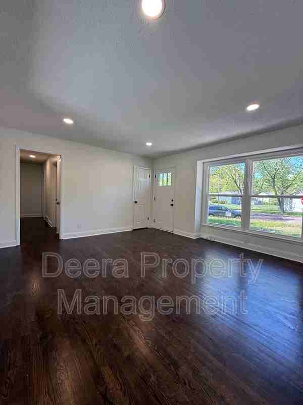 9215 W 98th Ter - Photo 7 of 10