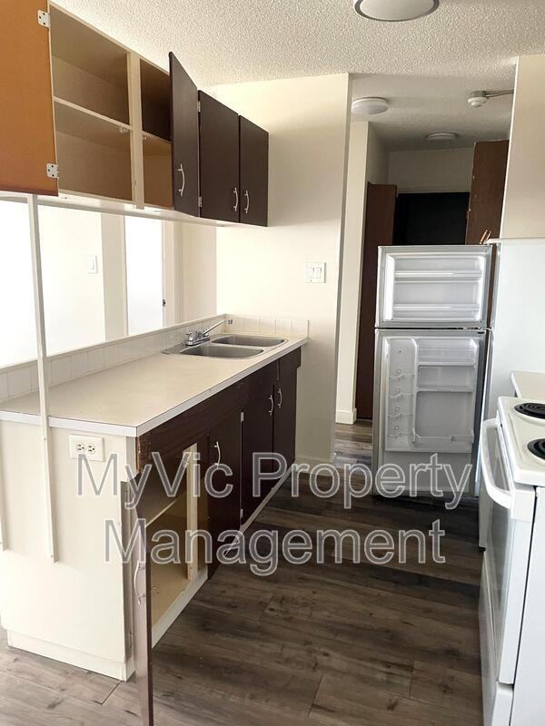 10130 152 St Nw - Photo 2 of 8