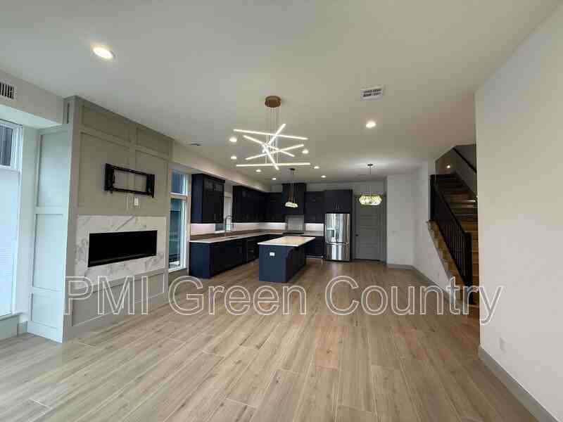 130 E Elgin St - Photo 3 of 21