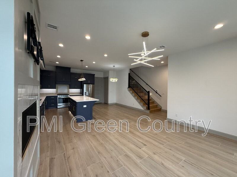 130 E Elgin St - Photo 5 of 21