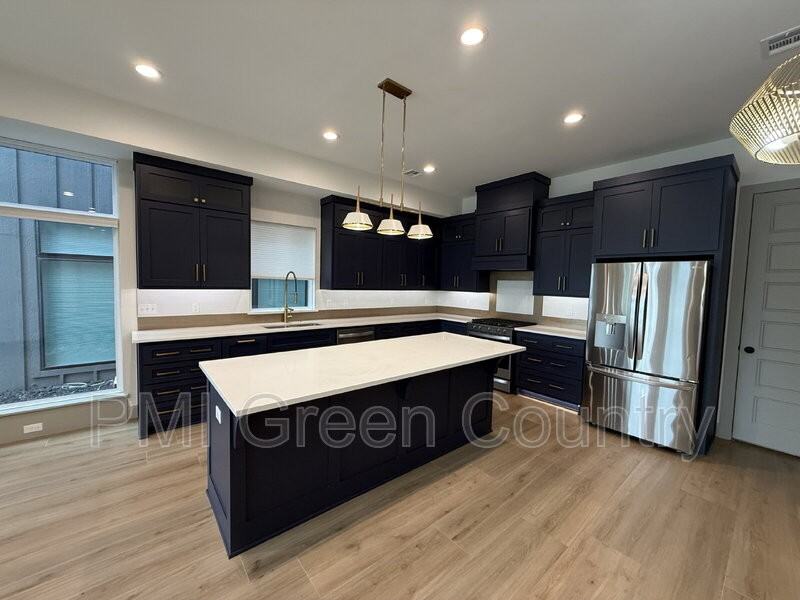 130 E Elgin St - Photo 6 of 21