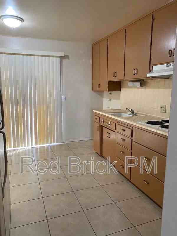 341 W 21st St - Photo 6 of 7