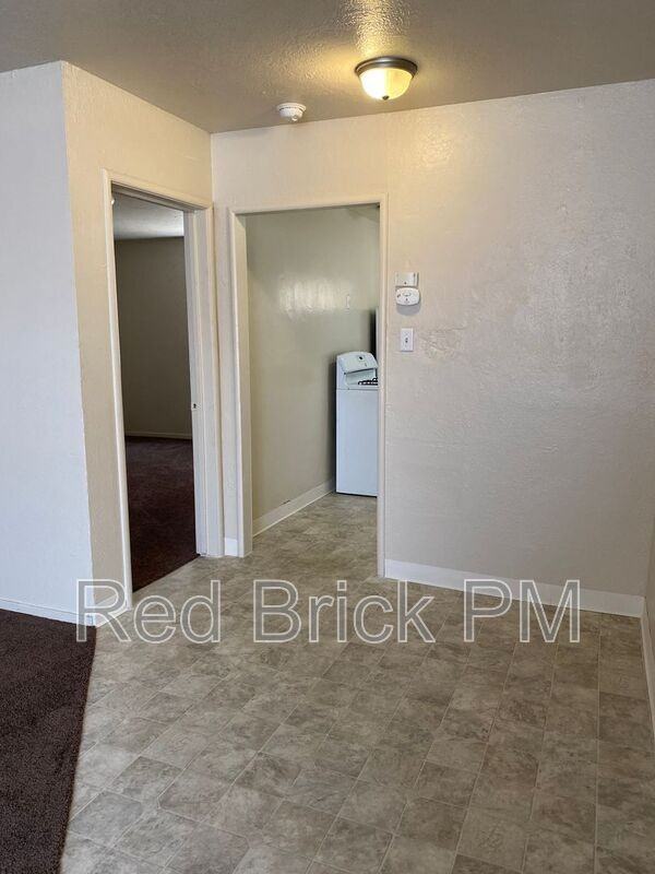 489 Cedar Ave - Photo 5 of 11