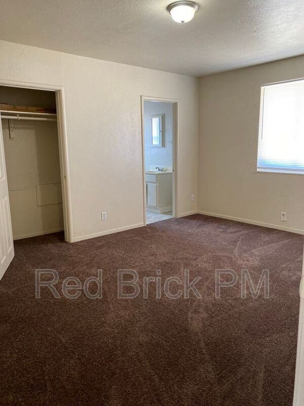 489 Cedar Ave - Photo 7 of 11
