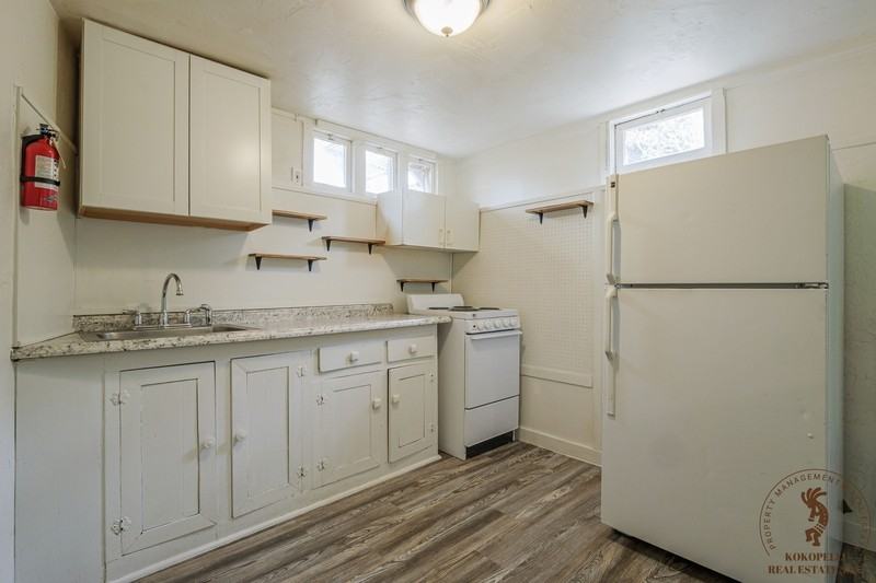 1060 Grand Ave - Photo 4 of 10