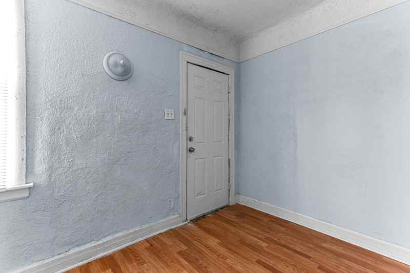 14814 Sussex St - Photo 3 of 18