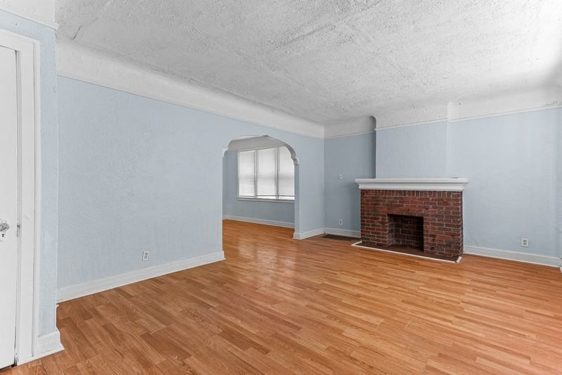 14814 Sussex St - Photo 4 of 18