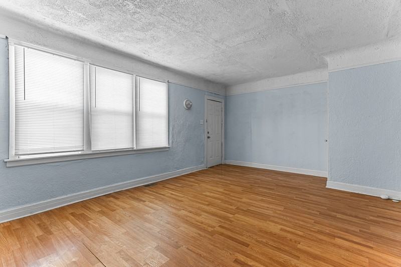 14814 Sussex St - Photo 5 of 18