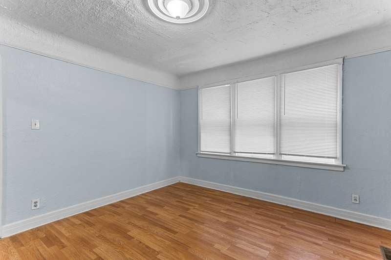 14814 Sussex St - Photo 6 of 18