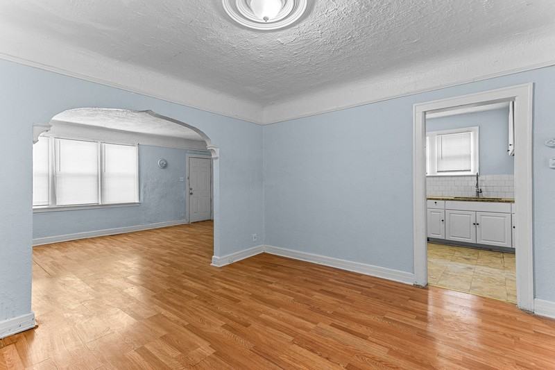 14814 Sussex St - Photo 7 of 18