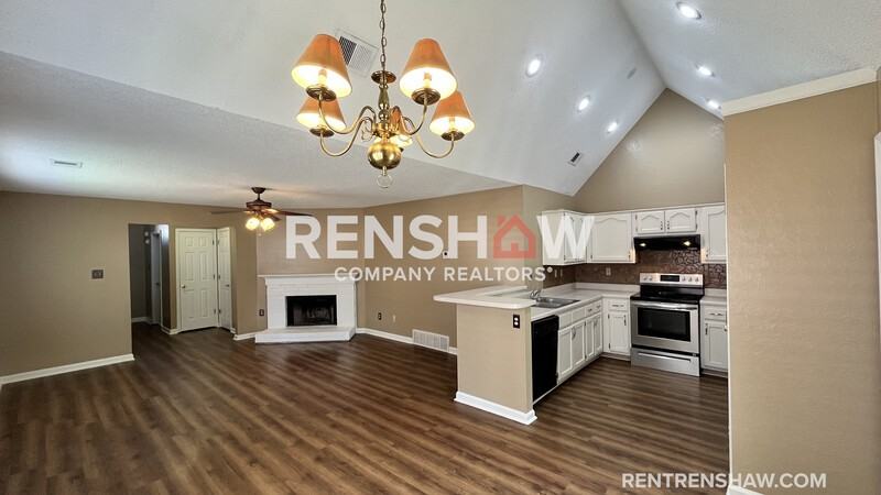 1829 Winship Dr - Photo 3 of 15