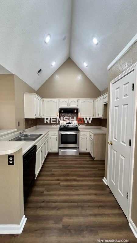 1829 Winship Dr - Photo 4 of 15