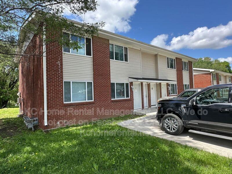 3118 N 55th St #B - Photo 3 of 27