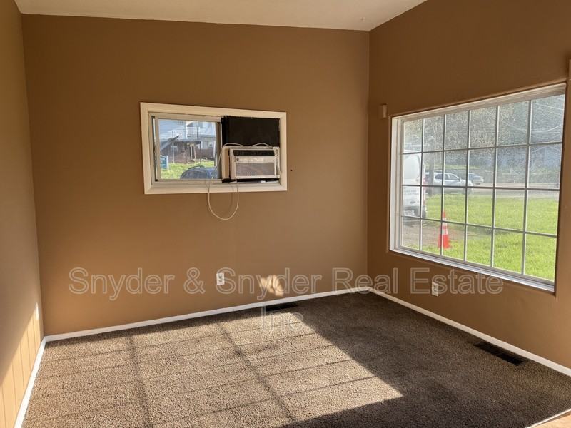 2350 Newton St - Photo 3 of 13