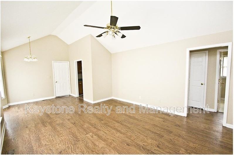 1770 Crestview Dr - Photo 2 of 8