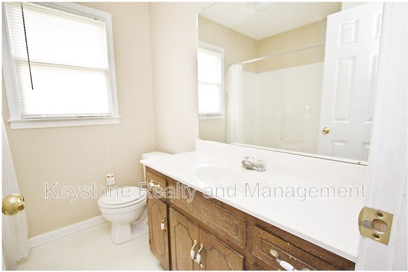 1770 Crestview Dr - Photo 6 of 8