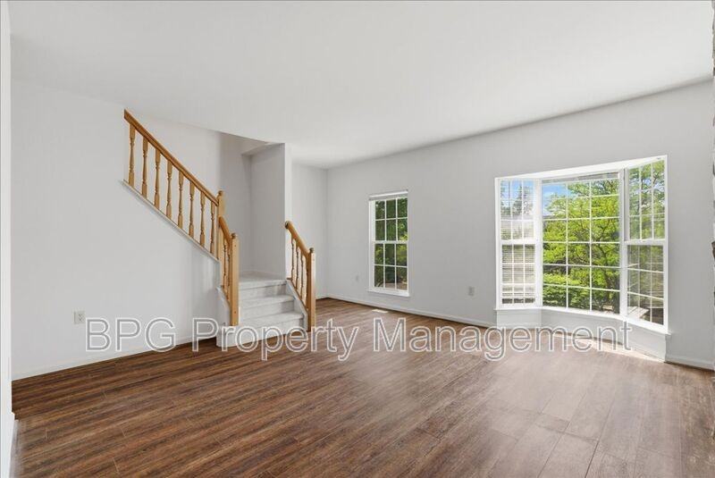 522 Breckinridge Sq Se - Photo 3 of 23