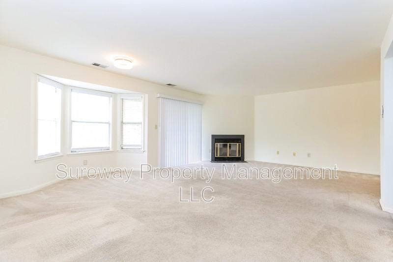 117 Rainier Ct #8 - Photo 3 of 17