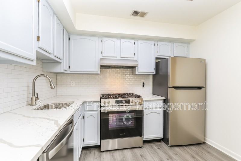 117 Rainier Ct #8 - Photo 5 of 17