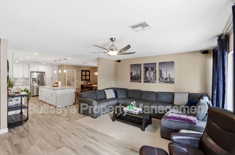 4607 N 82nd St - Photo 5 of 32