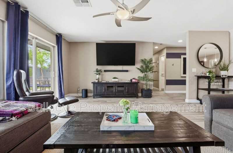 4607 N 82nd St - Photo 6 of 32