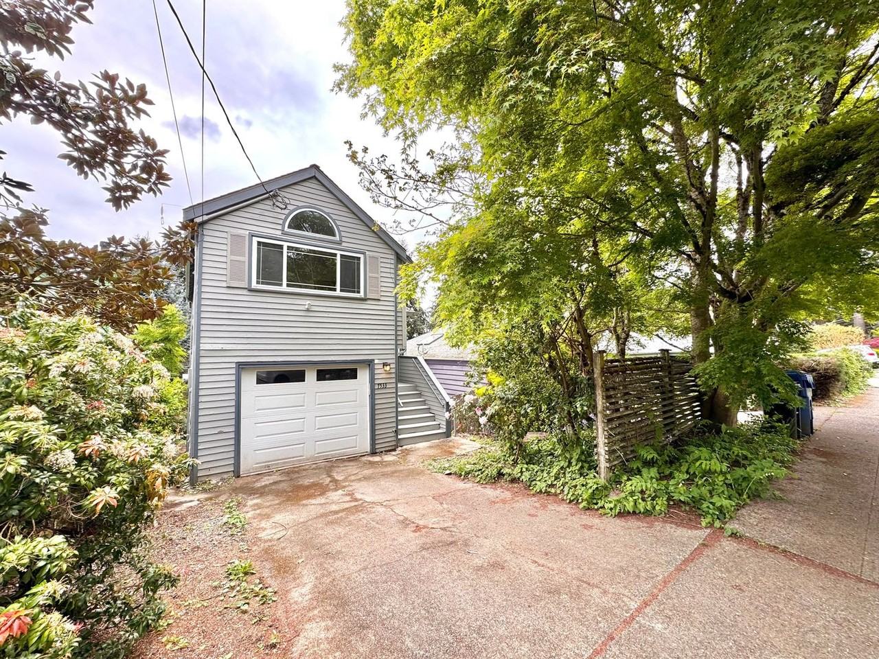 7533 30th Ave Ne - Photo 2 of 34