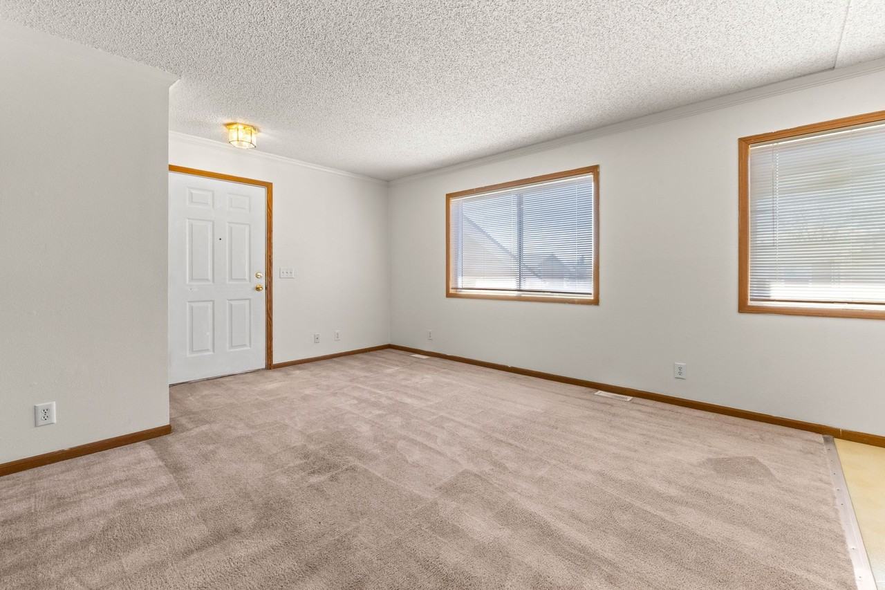 Whitcomb Apartments - Photo 5 of 35