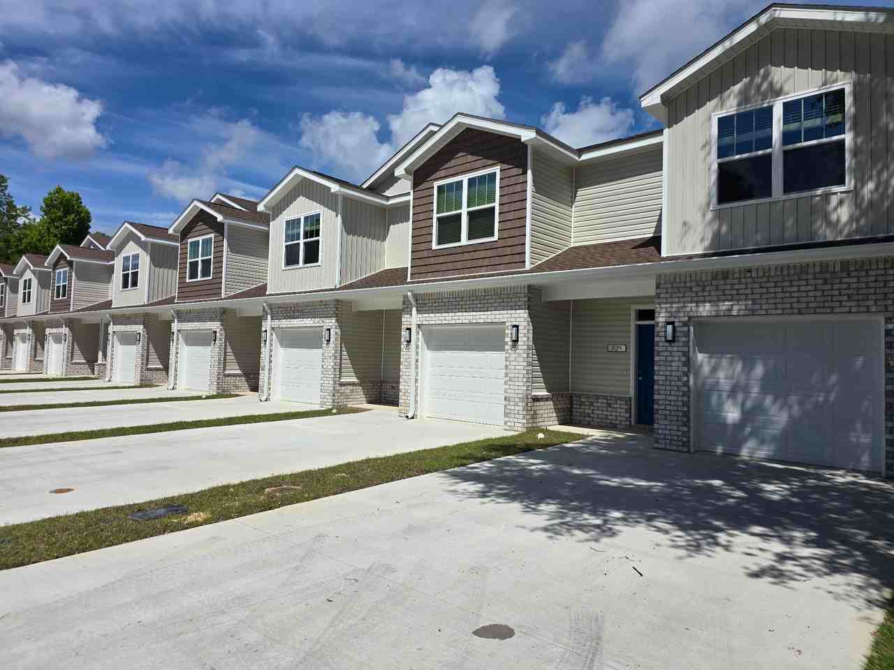 829 Jonleen Dr - Photo 2 of 2