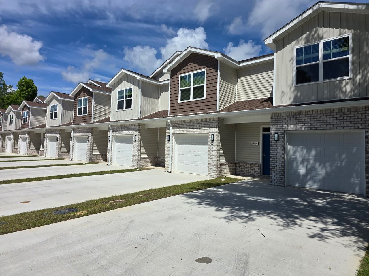833 Jonleen Dr - Photo 2 of 2