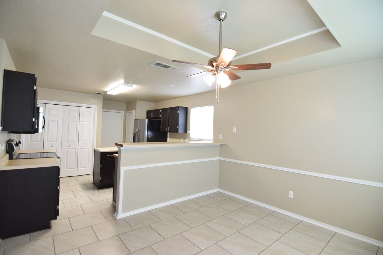 802 Hartrick Cir - Photo 5 of 23