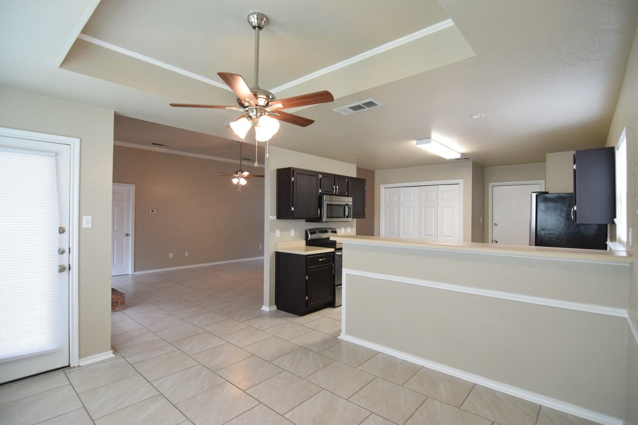 802 Hartrick Cir - Photo 6 of 23