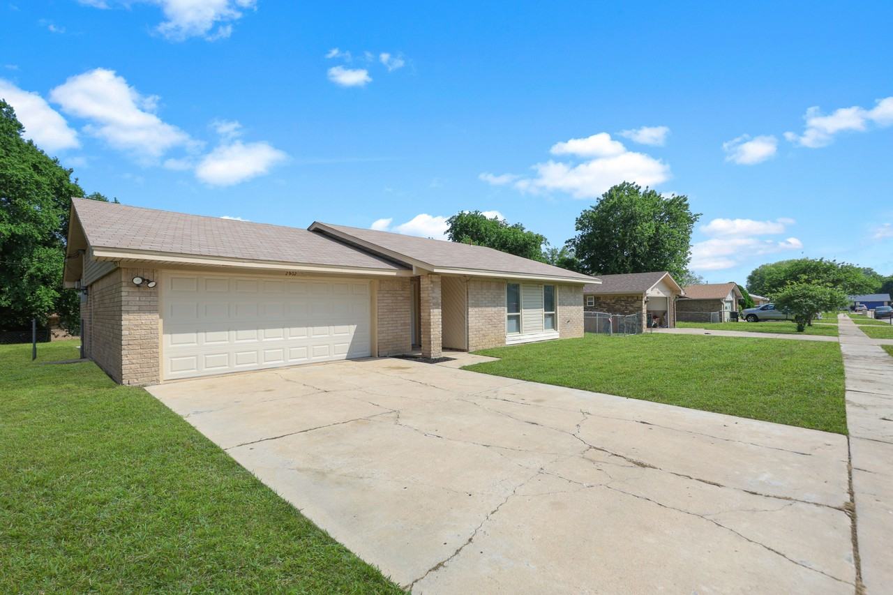 2902 Lawndale St - Photo 3 of 21