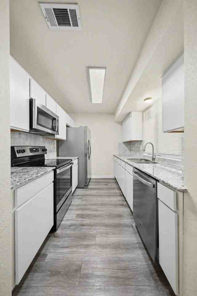 2902 Lawndale St - Photo 4 of 21