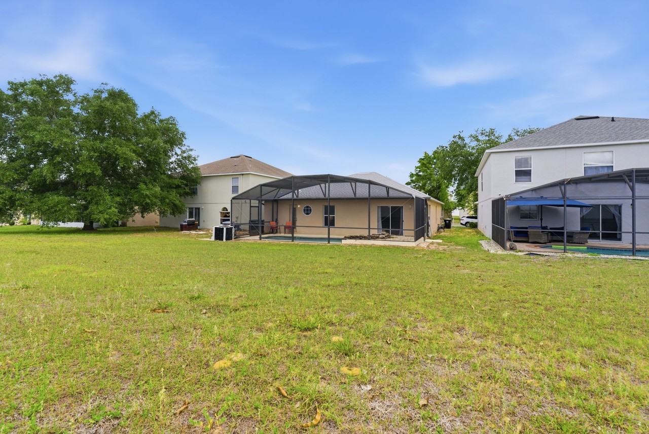 183 Jocelyn Dr - Photo 4 of 35