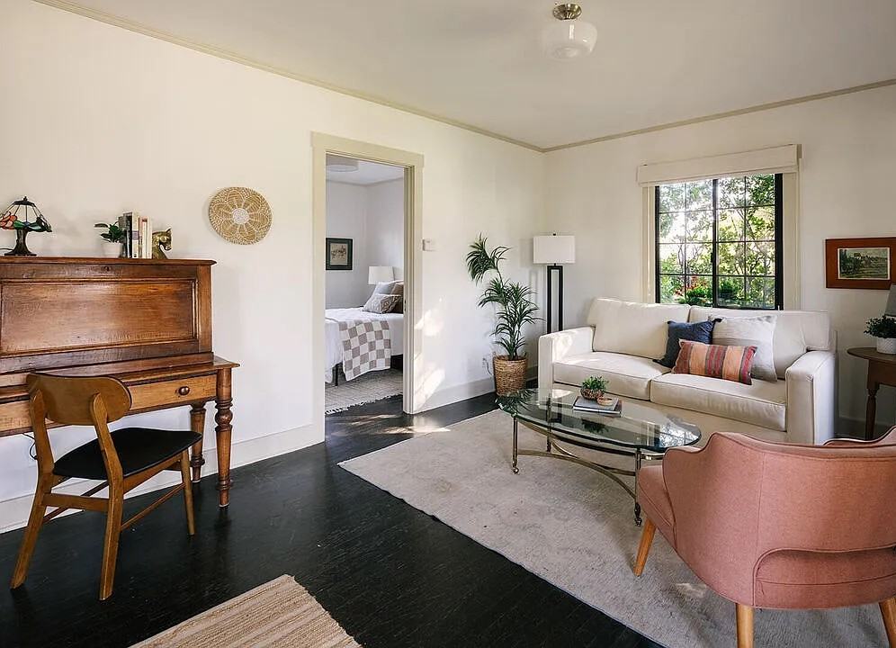 212 S Craig Ave - Photo 4 of 17